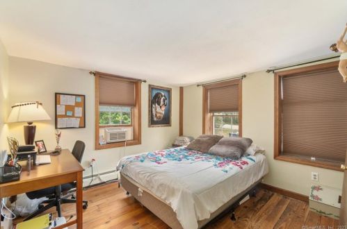 110 Squaw Rock Rd, Killingly CT  06239-4220 exterior