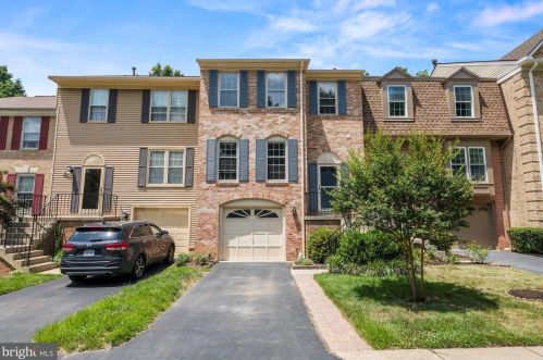 7853 Painted Daisy Dr, Springfield, VA 22152-3851