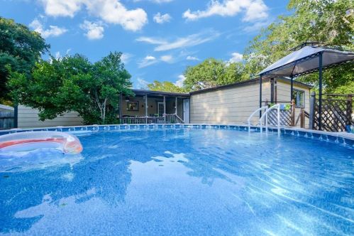 15719 Cypress Garden Dr, Tomball, TX 77377-6336