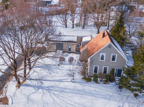 33 Roxbury St, Thomaston, ME 04861-3468