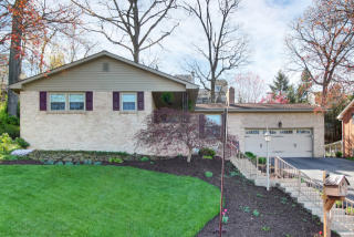 660 Skyview Dr, York, PA 17406-3234