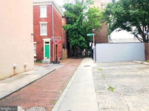 308 12th St, Philadelphia PA  19107-5947 exterior