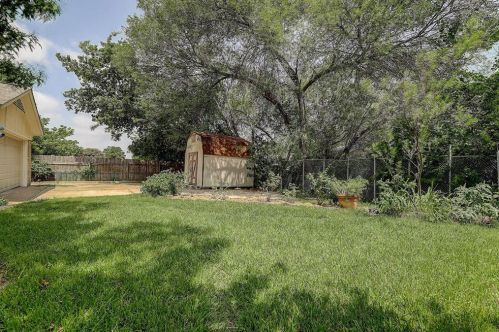 2007 Cedarwood Dr, Carrollton TX 75007-5406 exterior