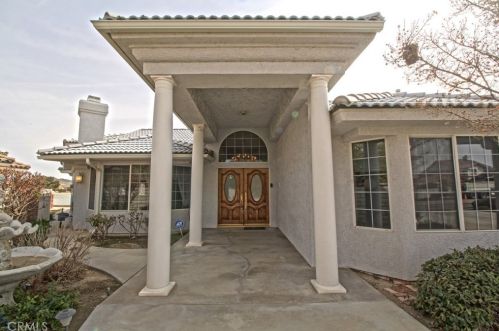 14501 Hurricane Ln, Helendale, CA 92342-7794