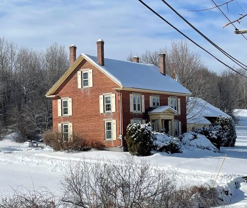 67 Bay St, Tilton, NH 03276-1601