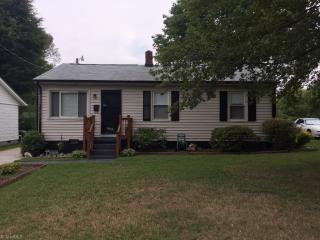 2112 Vale Pl, Greensboro, NC 27401-3846