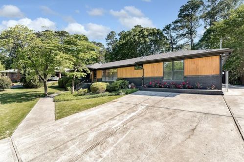 1731 Arrowhead Trl, Atlanta GA  30345-4117 exterior