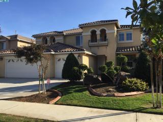 4130 Bridge St, Visalia, CA 93277-9180