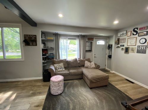 1006 Maple St, Barrington Hills, IL 60156