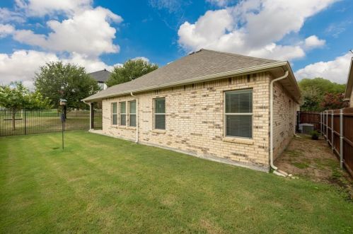 3704 Redwood Creek Ln, Fort Worth TX  76137-7063 exterior