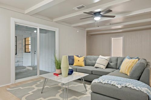 4801 Selkirk Dr, Fort Worth TX  76109-5043 exterior