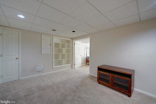 1900 Autumn Ridge Cir, Silver Spring MD 20906-5826 exterior