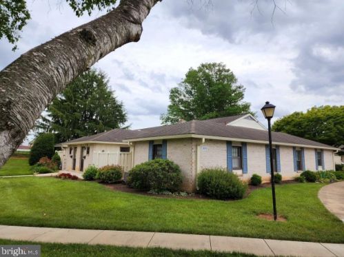 50 Valleybrook Dr, Lancaster PA  17601-4612 exterior