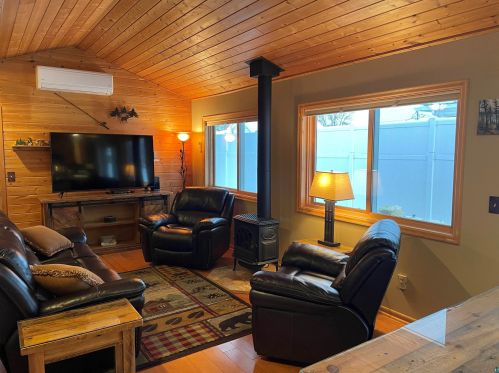 1011 Madison St, Ely, MN 55731-1738