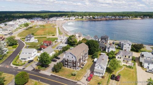 30 Broadway, York, ME 03909-6951