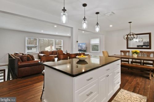 6717 Holford Ln, Springfield VA  22152-2935 exterior