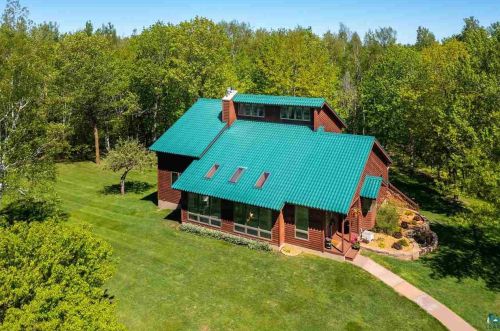 3793 Bush Dr, Duluth, MN 55810-8705