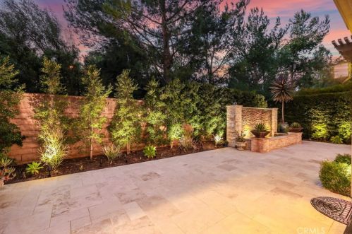 22 Shadybend, Irvine CA  92602-0844 exterior