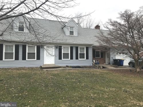 17 Willowdale Dr, Lancaster, PA 17602-1471