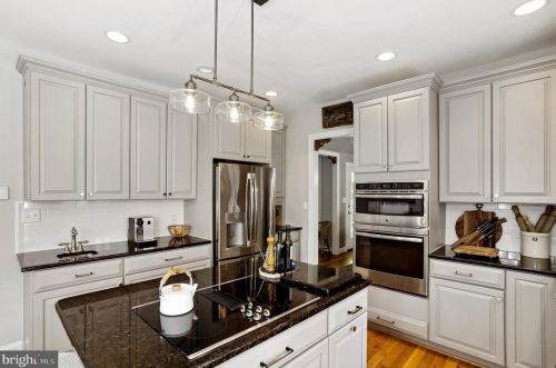 410 Old County Rd, Severna Park MD 21146-4655 exterior