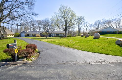 8588 Concord Hills Cir, Cincinnati OH  45243-1014 exterior