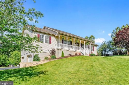 594 Bankert Rd, Hanover, PA 17331-8610