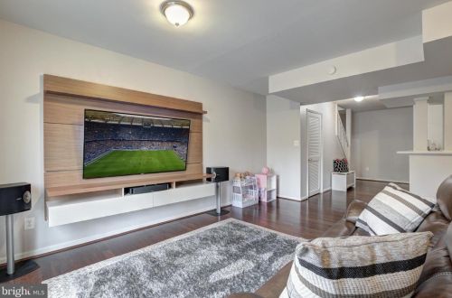 6369 Buffie Ct, Springfield VA  22015-3401 exterior