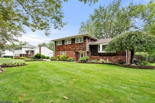 18 Ferndale Dr, Parsippany, NJ 07054-1649