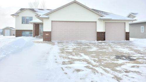 275 6th Ave, Plainview, MN 55964-1466