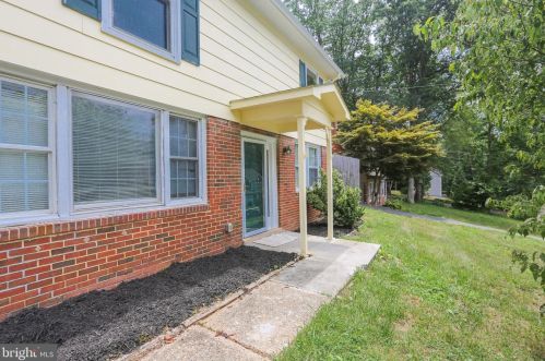 19131 Windsor Rd, Triangle, VA 22172-2423
