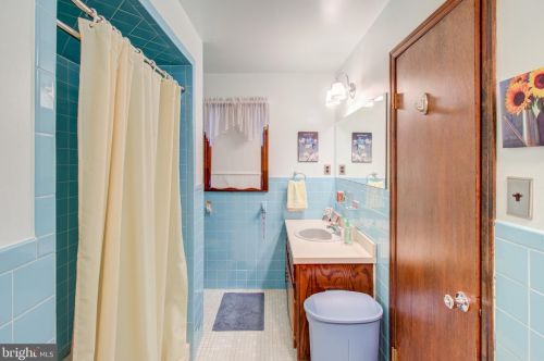 11 Cavalier Dr, Trenton NJ  08619-1357 exterior