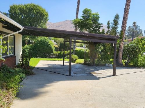 245 Broadbent Dr, Riverside CA  92507-4741 exterior