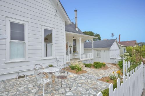 238 Park St, Del Monte Park, CA 93950-3334