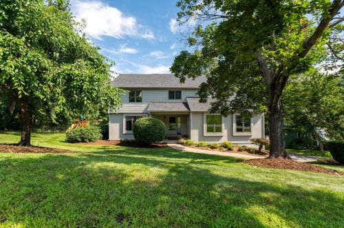 16 Bicentennial Dr, Nashua, NH 03062-2408