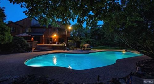 9 Corn Mill Ct, Upper Saddle River, NJ 07458-1232