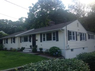 52 Woodruff St, Southington, CT 06489-3319