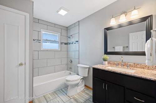 1109 Walter St, Lemont IL  60439-3952 exterior