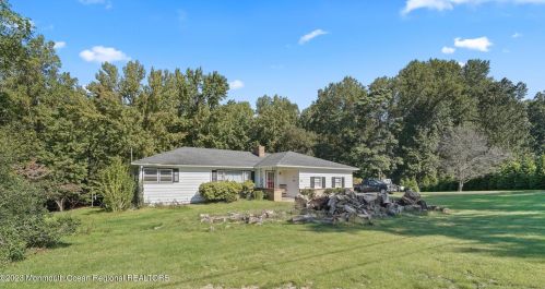 34 Hilltop Cir, Lincroft, NJ 07738-1404