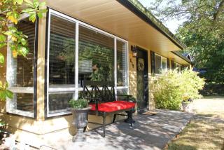 530 1st Ave, Kirkland, WA 98033-6630