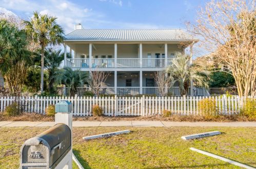 2201 Palm Blvd, Isle Of Palms SC  29451-2349 exterior
