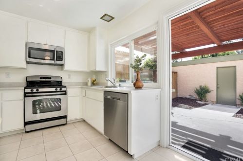 10815 Onyx Ct, Santa Ana, CA 92708-1148
