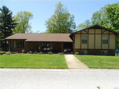 435 Olive St, Breese, IL 62293-1745