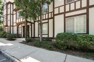 107 Village Dr, Morristown, NJ 07960-7318