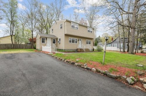 121 Bell Ave, Hopatcong, NJ 07843-1526