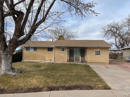 9 Robertson Rd, Pueblo CO  81001-1738 exterior