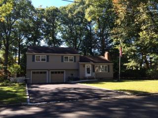10 Waibel Dr, Allendale, NJ 07401-2224