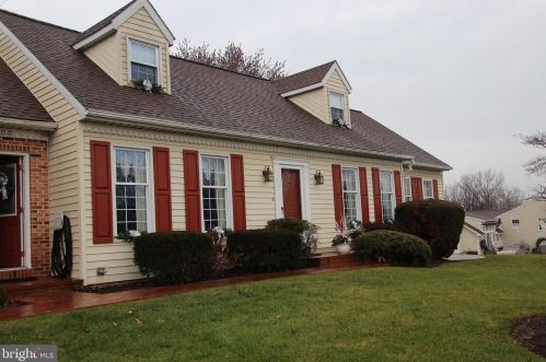 100 Cindy Ln, Lancaster, PA 17602-1369