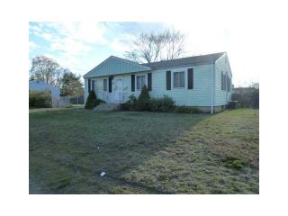 69 Potomac Rd, Warwick, RI 02888-4042