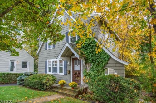 5 Pihlman Pl, Chatham Township, NJ 07928-2706