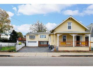 54 Gould St, Middletown, RI 02840-2144